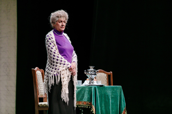 РАНЕВСКАЯ. ОДИНОКАЯ НАСМЕШНИЦА.